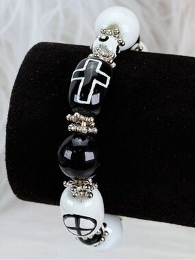 Black and White Cross Stretch Beaded Bracelet